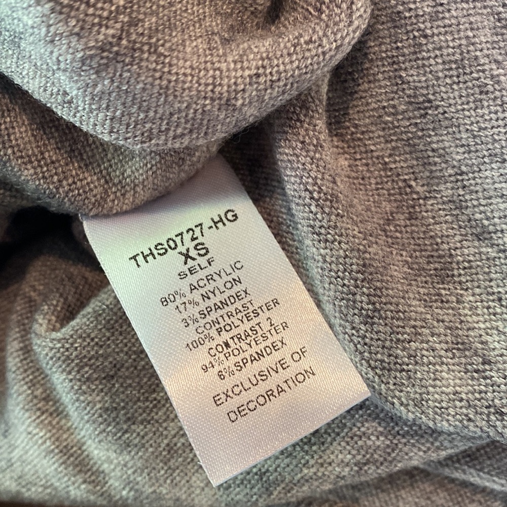 THML Balloon Sleeve v-Neck Sweater NWT - Picture 9 of 9